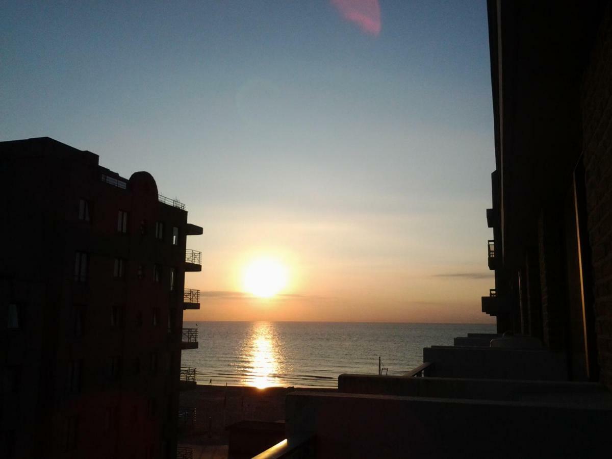Zonnig Appartement Met Zeezicht Koksijde Luaran gambar